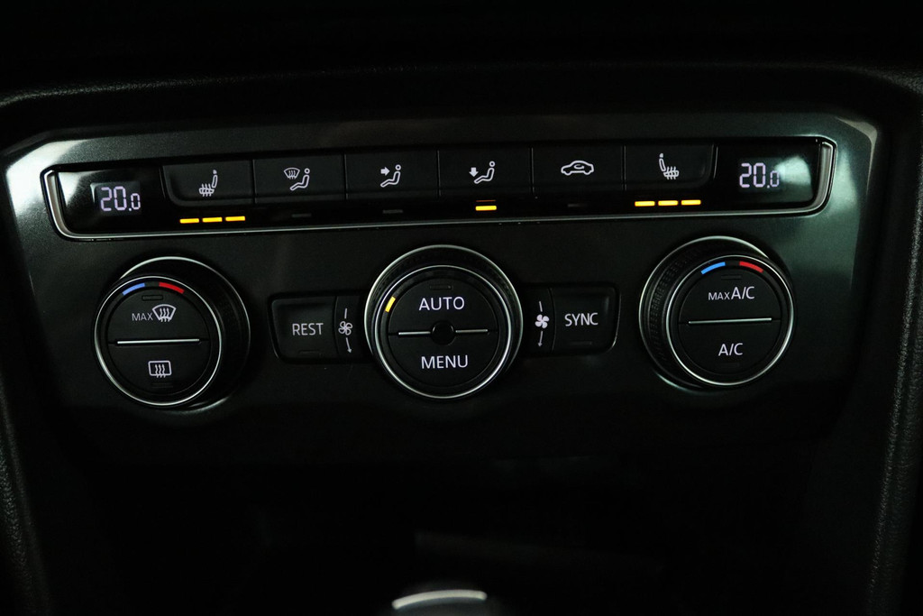 
Volkswagen Tiguan 1.4 TSI ACT Highline (PANORAMADAK, TREKHAAK, STOELVERWARMING, LEER, PARKEERSENSOREN, GOED ONDERHOUDEN) vol									