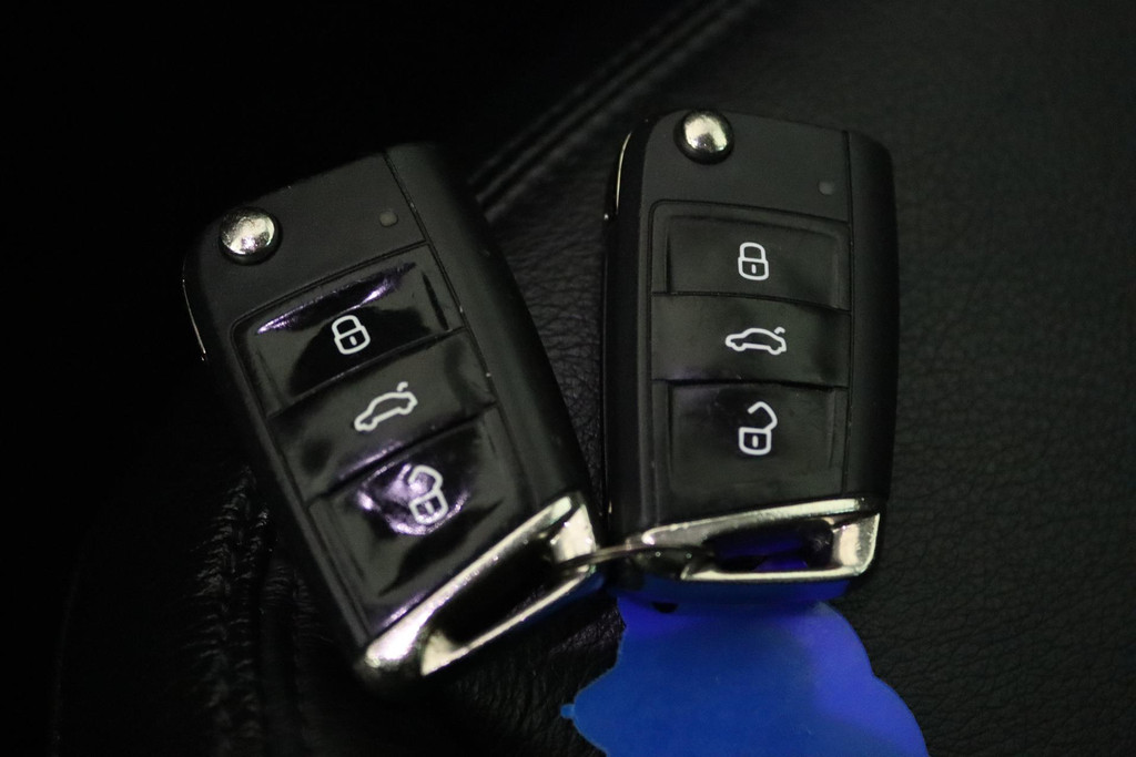 
Volkswagen Tiguan 1.4 TSI ACT Highline (PANORAMADAK, TREKHAAK, STOELVERWARMING, LEER, PARKEERSENSOREN, GOED ONDERHOUDEN) vol									