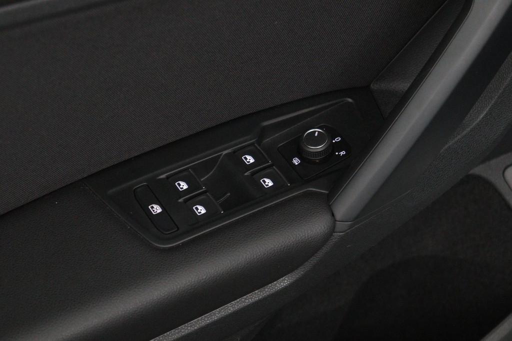 
Volkswagen Tiguan 1.5 TSI ACT Highline Business R Automaat (Goed ondH, Navi, PDC, Adaptive, Virtual Cockpit, NL-auto) vol									