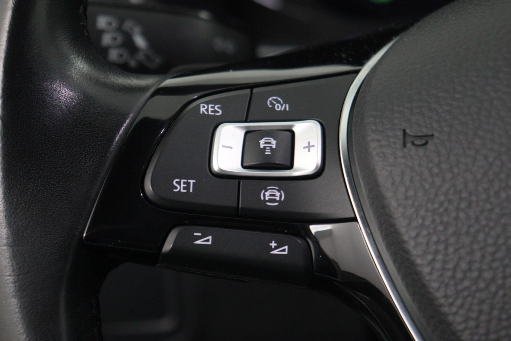 
Volkswagen Tiguan 1.5 TSI ACT Highline Business R Automaat (Goed ondH, Navi, PDC, Adaptive, Virtual Cockpit, NL-auto) vol									