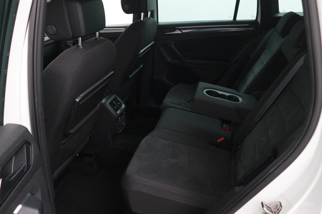 
Volkswagen Tiguan 1.5 TSI ACT Highline Business R Automaat (Goed ondH, Navi, PDC, Adaptive, Virtual Cockpit, NL-auto) vol									