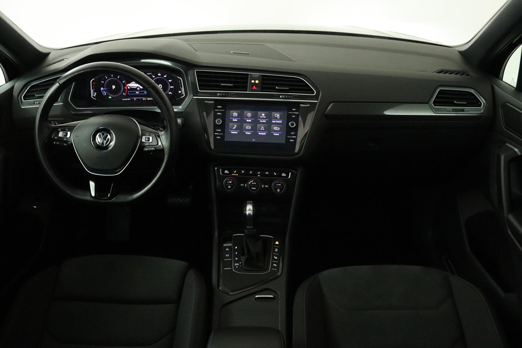 
Volkswagen Tiguan 1.5 TSI ACT Highline R Automaat (PANORAMADAK, DIGITALE COCKPIT, CLIMA, STOELVERWARMING, 1e EIGENAAR) vol									