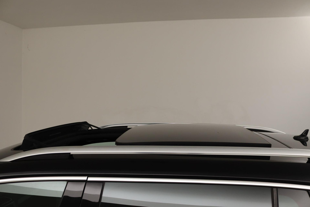 
Volkswagen Tiguan 1.5 TSI ACT Highline R Automaat (PANORAMADAK, DIGITALE COCKPIT, CLIMA, STOELVERWARMING, 1e EIGENAAR) vol									