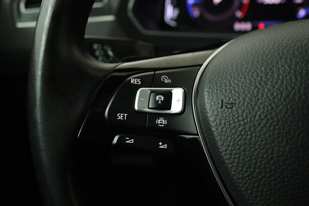 
Volkswagen Tiguan 1.5 TSI ACT Highline R Automaat (PANORAMADAK, DIGITALE COCKPIT, CLIMA, STOELVERWARMING, 1e EIGENAAR) vol									