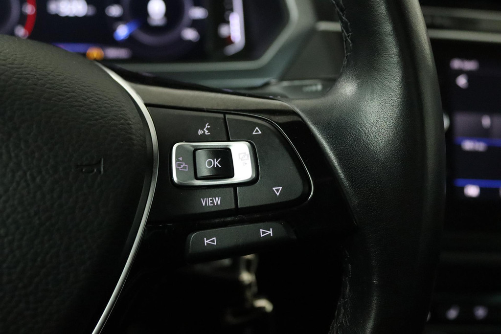 
Volkswagen Tiguan 1.5 TSI ACT Highline R Automaat (PANORAMADAK, DIGITALE COCKPIT, CLIMA, STOELVERWARMING, 1e EIGENAAR) vol									