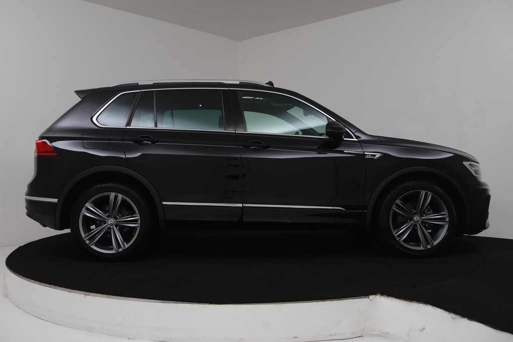 
Volkswagen Tiguan 1.5 TSI ACT Highline R Automaat (PANORAMADAK, DIGITALE COCKPIT, CLIMA, STOELVERWARMING, 1e EIGENAAR) vol									