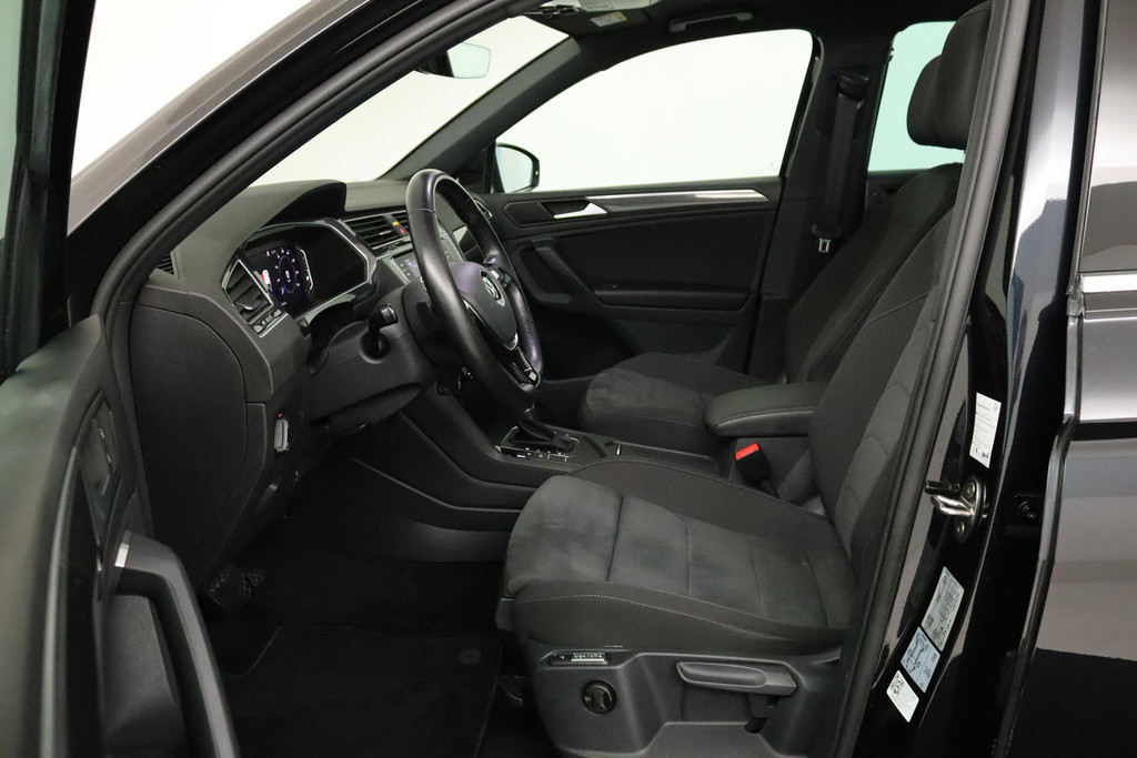 
Volkswagen Tiguan 1.5 TSI ACT Highline R Automaat (PANORAMADAK, DIGITALE COCKPIT, CLIMA, STOELVERWARMING, 1e EIGENAAR) vol									