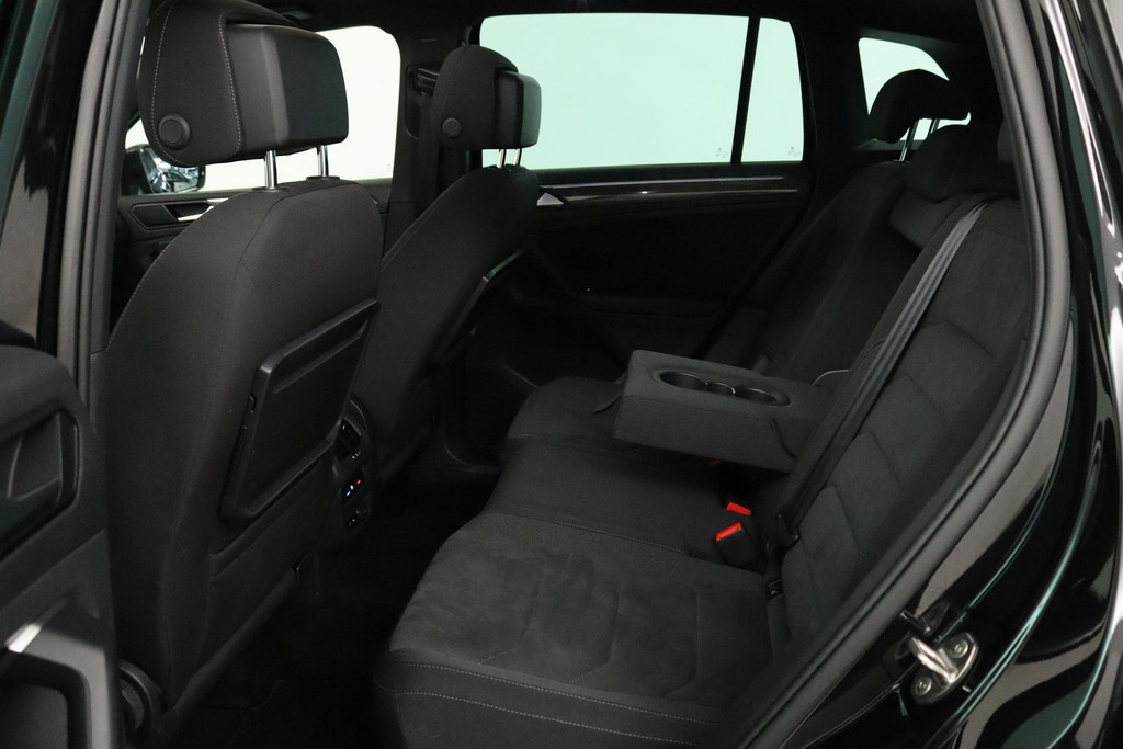 
Volkswagen Tiguan 1.5 TSI ACT Highline R Automaat (PANORAMADAK, DIGITALE COCKPIT, CLIMA, STOELVERWARMING, 1e EIGENAAR) vol									