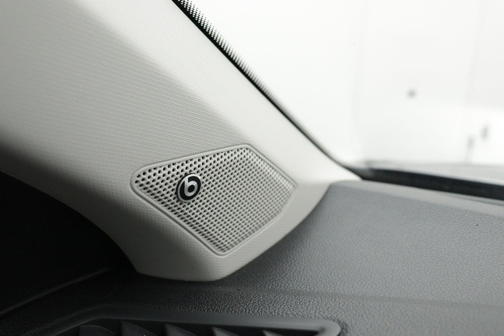 
Volkswagen T-Roc 1.5 TSI Sport Automaat (PANORAMADAK, DIGITALE COCKPIT, CAMERA, STOELVEWRARMING, 1e EIGENAAR, GOED ONDEROUDEN) vol									