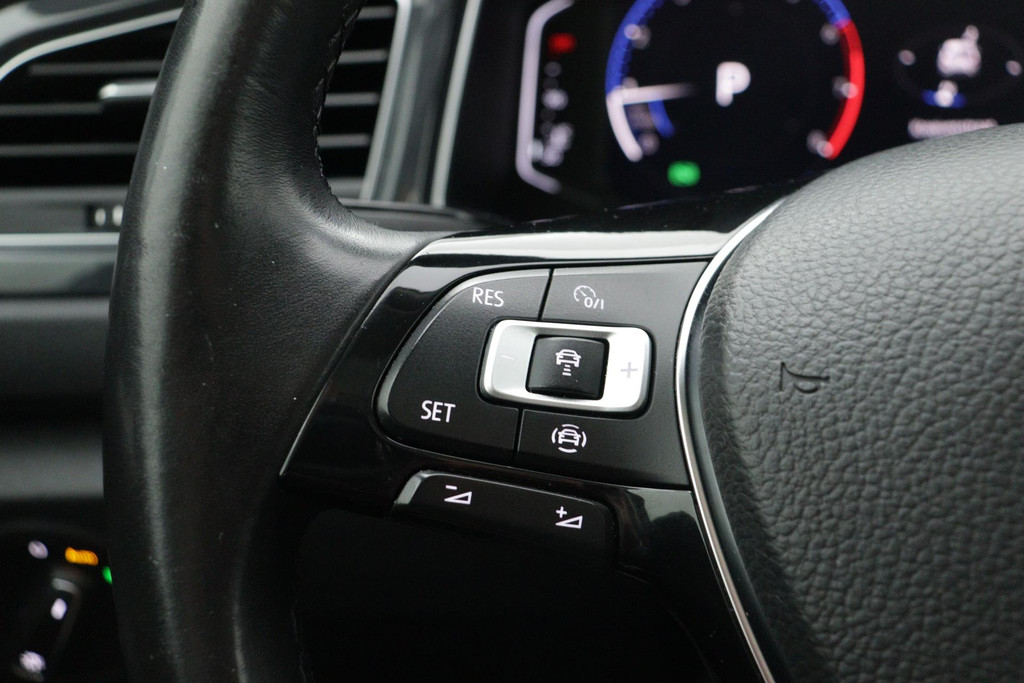 
Volkswagen T-Roc 1.5 TSI Sport Automaat (PANORAMADAK, DIGITALE COCKPIT, CAMERA, STOELVEWRARMING, 1e EIGENAAR, GOED ONDEROUDEN) vol									