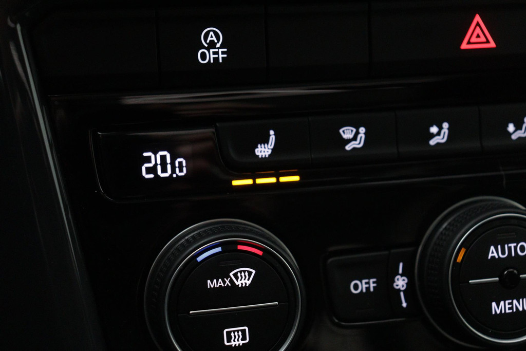 
Volkswagen T-Roc 1.5 TSI Sport Automaat (PANORAMADAK, DIGITALE COCKPIT, CAMERA, STOELVEWRARMING, 1e EIGENAAR, GOED ONDEROUDEN) vol									