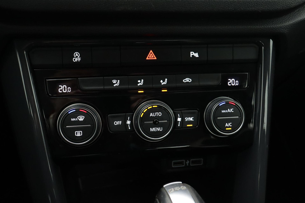 
Volkswagen T-Roc 1.5 TSI Sport Automaat (DIGITALE COCKPIT, ADAPTIVE CRUISE, CARPLAY, NAVIGATIE, PDC, TREKHAAK, 1e EIGENAAR) vol									