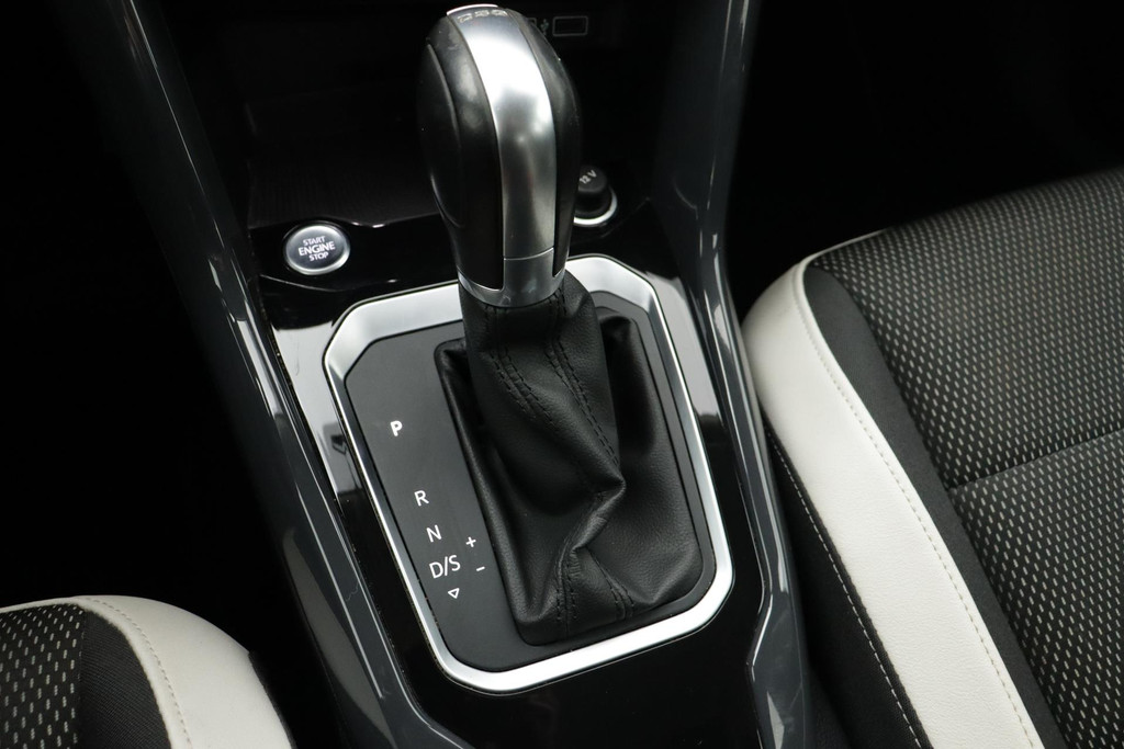 
Volkswagen T-Roc 1.5 TSI Sport Automaat (DIGITALE COCKPIT, ADAPTIVE CRUISE, CARPLAY, NAVIGATIE, PDC, TREKHAAK, 1e EIGENAAR) vol									