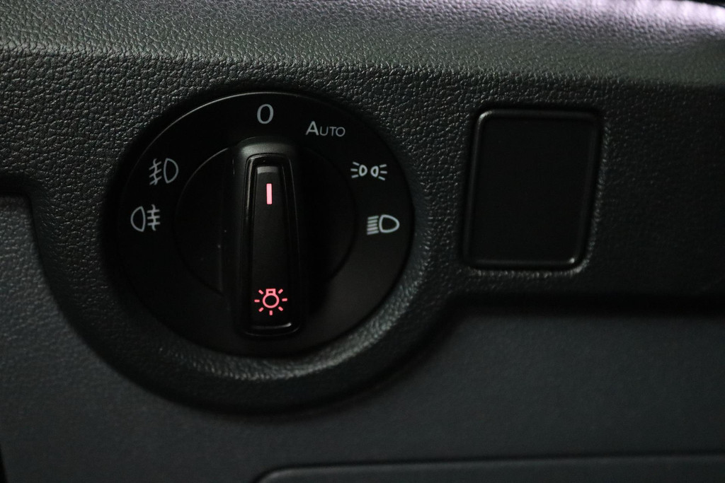 
Volkswagen T-Cross 1.0 TSI Style (ACHTERUITRIJCAMERA, NAVIGATIE, PARKEERSENSOREN, CRUISE ADAPTIEF, CARPLAY, GOED ONDERHOUDEN) vol									