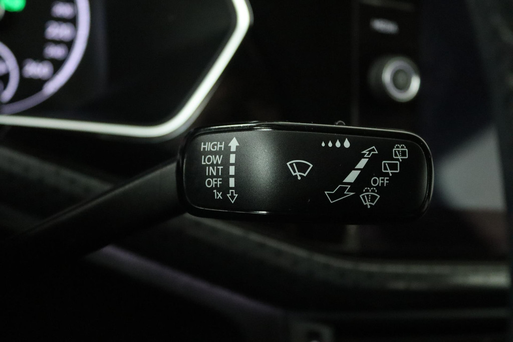 
Volkswagen T-Cross 1.0 TSI Style (ACHTERUITRIJCAMERA, NAVIGATIE, PARKEERSENSOREN, CRUISE ADAPTIEF, CARPLAY, GOED ONDERHOUDEN) vol									