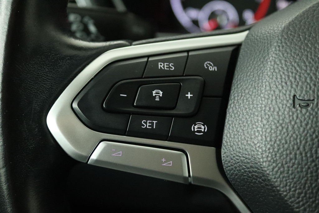 
Volkswagen T-Cross 1.0 TSI Style (ACHTERUITRIJCAMERA, NAVIGATIE, PARKEERSENSOREN, CRUISE ADAPTIEF, CARPLAY, GOED ONDERHOUDEN) vol									