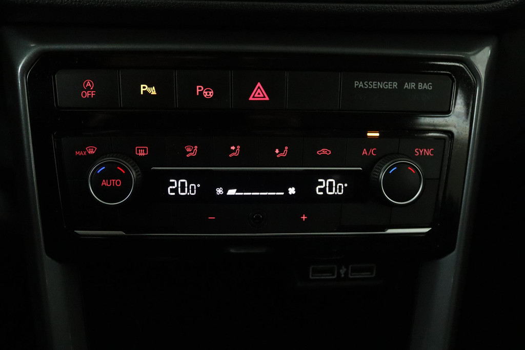 
Volkswagen T-Cross 1.0 TSI Style (ACHTERUITRIJCAMERA, NAVIGATIE, PARKEERSENSOREN, CRUISE ADAPTIEF, CARPLAY, GOED ONDERHOUDEN) vol									