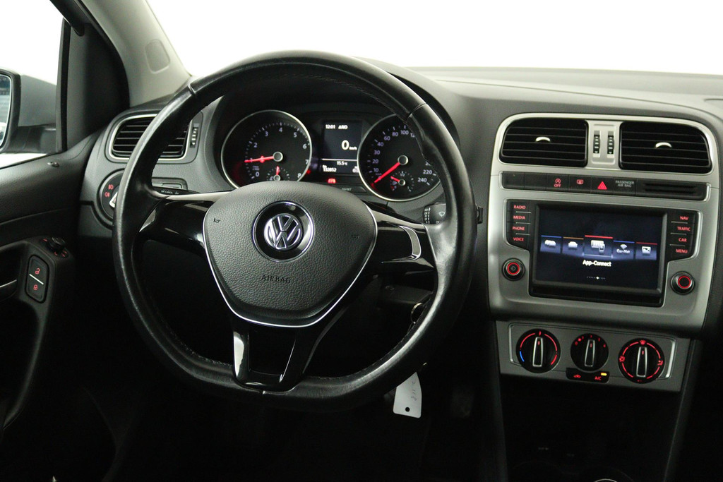 
Volkswagen Polo 1.0 BlueMotion (NAVIGATIE, CARPLAY, BLUETOOTH, AIRCO, CRUISE CONTROL, NL-AUTO, GOED ONDERHOUDEN) vol									