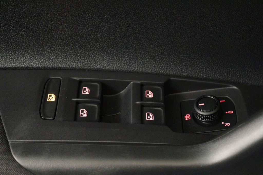 
Volkswagen Polo 1.0 TSI Comfortline (PARKEERSENSOREN, CRUISE ADAPTIEF, NAVIGATIE, DIGITAL DASHBOARD, NL-AUTO, GOED ONDERHOUDEN) vol									