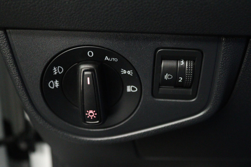 
Volkswagen Polo 1.0 TSI Comfortline (PARKEERSENSOREN, CRUISE ADAPTIEF, NAVIGATIE, DIGITAL DASHBOARD, NL-AUTO, GOED ONDERHOUDEN) vol									