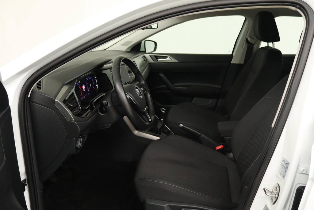
Volkswagen Polo 1.0 TSI Comfortline (PARKEERSENSOREN, CRUISE ADAPTIEF, NAVIGATIE, DIGITAL DASHBOARD, NL-AUTO, GOED ONDERHOUDEN) vol									