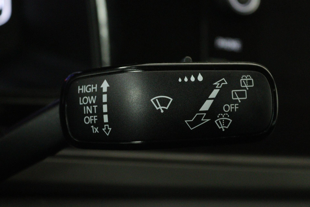 
Volkswagen Polo 1.0 TSI Comfortline (PARKEERSENSOREN, CRUISE ADAPTIEF, NAVIGATIE, DIGITAL DASHBOARD, NL-AUTO, GOED ONDERHOUDEN) vol									