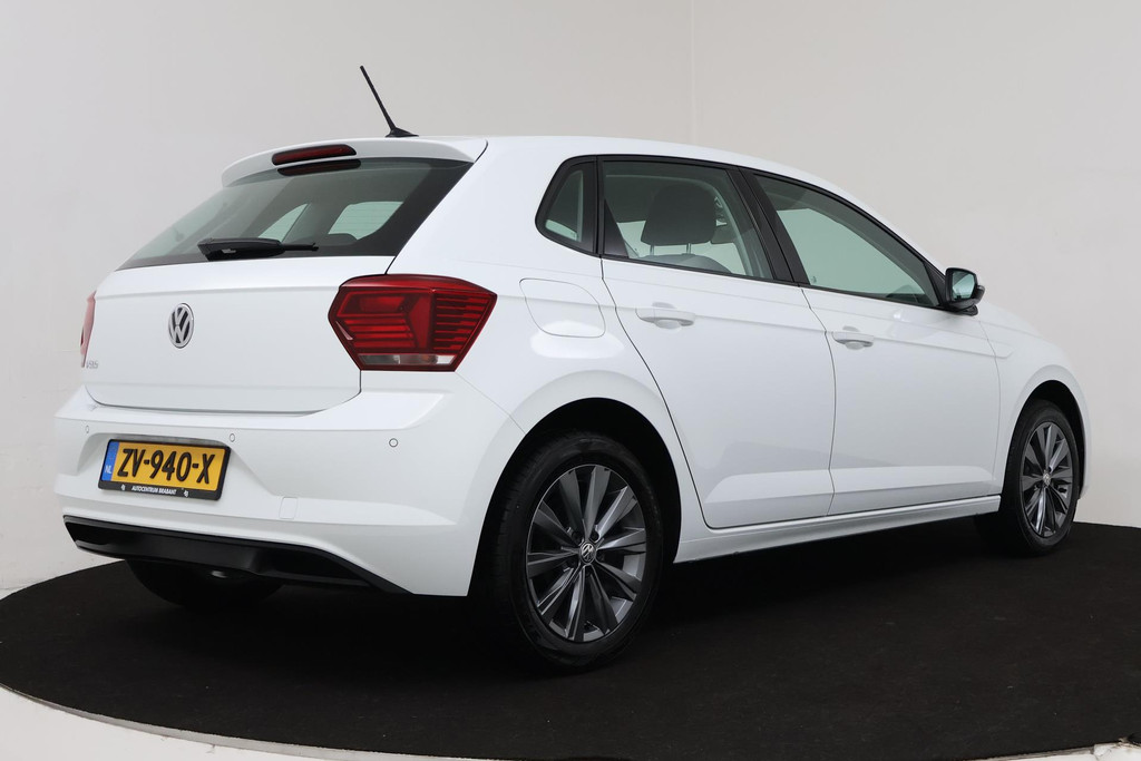 
Volkswagen Polo 1.0 TSI Comfortline (PARKEERSENSOREN, CRUISE ADAPTIEF, NAVIGATIE, DIGITAL DASHBOARD, NL-AUTO, GOED ONDERHOUDEN) vol									