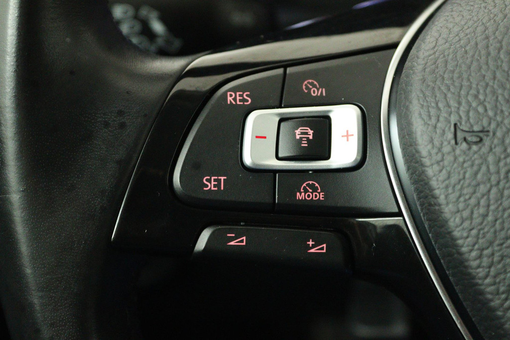 
Volkswagen Polo 1.0 TSI Comfortline (PARKEERSENSOREN, CRUISE ADAPTIEF, NAVIGATIE, DIGITAL DASHBOARD, NL-AUTO, GOED ONDERHOUDEN) vol									