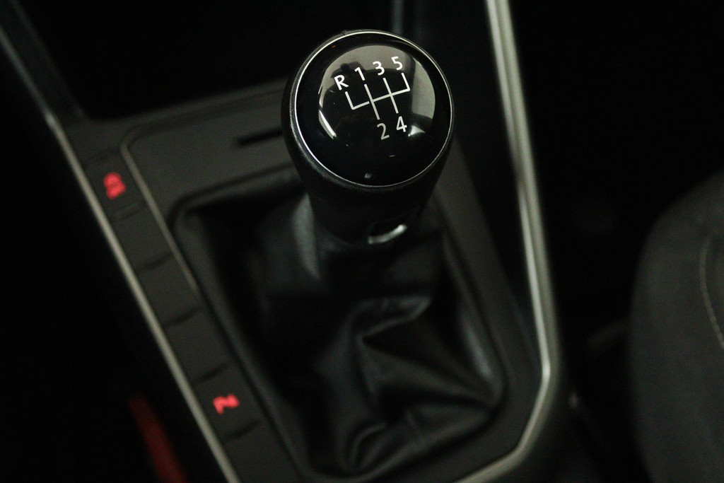 
Volkswagen Polo 1.0 TSI Comfortline (PARKEERSENSOREN, CRUISE ADAPTIEF, NAVIGATIE, DIGITAL DASHBOARD, NL-AUTO, GOED ONDERHOUDEN) vol									