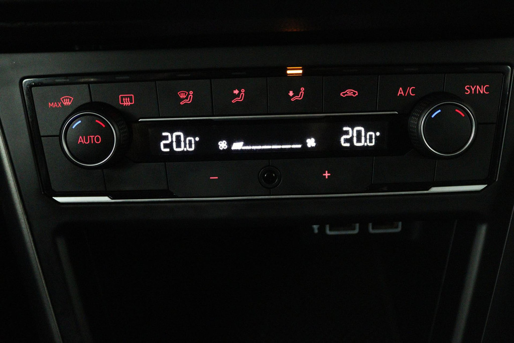 
Volkswagen Polo 1.0 TSI Comfortline (PARKEERSENSOREN, CRUISE ADAPTIEF, NAVIGATIE, DIGITAL DASHBOARD, NL-AUTO, GOED ONDERHOUDEN) vol									