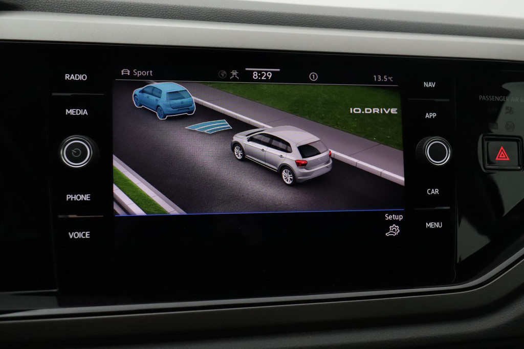 
Volkswagen Polo 1.0 TSI Comfortline Business (NAVIGATIE, CARPLAY, CLIMA, PARKEERSENSOREN, CRUISE, 1e EIGENAAR, GOED ONDERHOUDEN) vol									