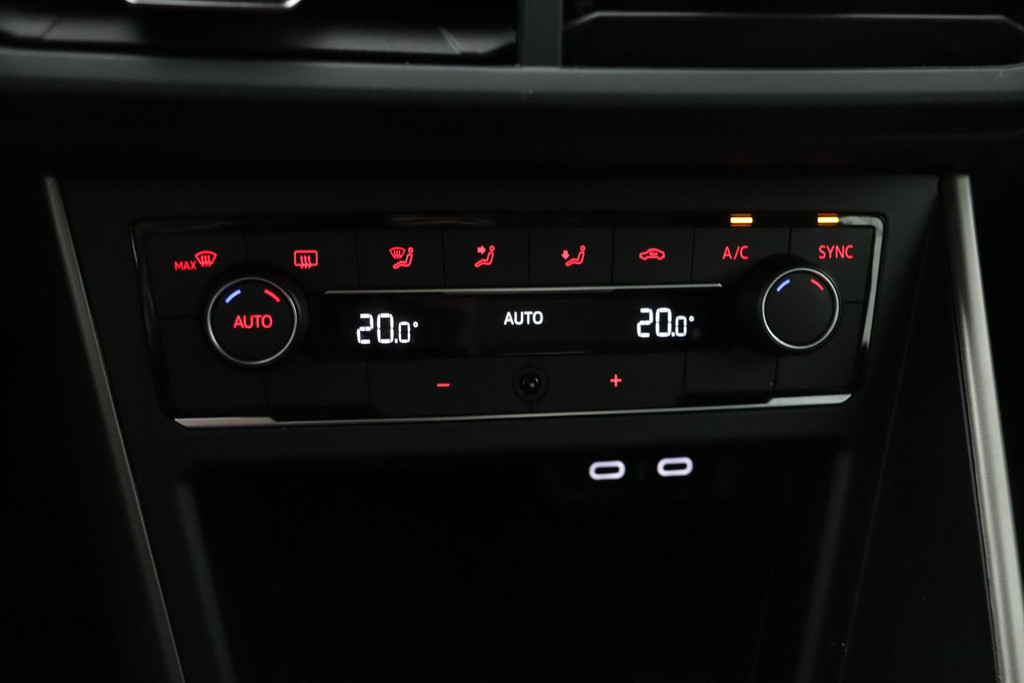 
Volkswagen Polo 1.0 TSI Comfortline Business (NAVIGATIE, CARPLAY, CLIMA, PARKEERSENSOREN, CRUISE, 1e EIGENAAR, GOED ONDERHOUDEN) vol									