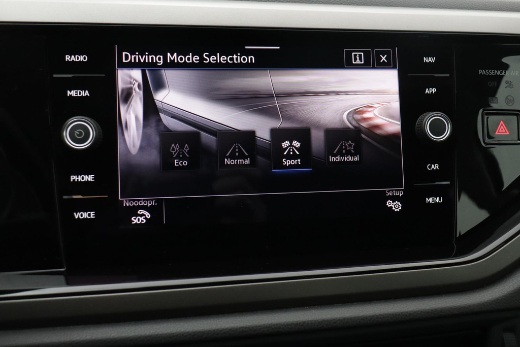 
Volkswagen Polo 1.0 TSI Comfortline Business (NAVIGATIE, CARPLAY, CLIMA, PARKEERSENSOREN, CRUISE, 1e EIGENAAR, GOED ONDERHOUDEN) vol									