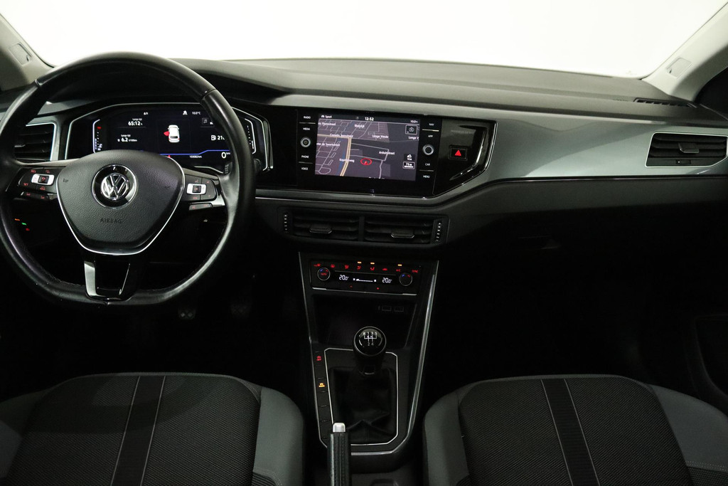 
Volkswagen Polo 1.0 TSI Highline (VIRTUAL, PANORAMADAK, ADAPTIVE, NAVIGATIE, CLIMATE CONTROL, XENON/LED, NL-AUTO, GOED ONDERHOUD) vol									