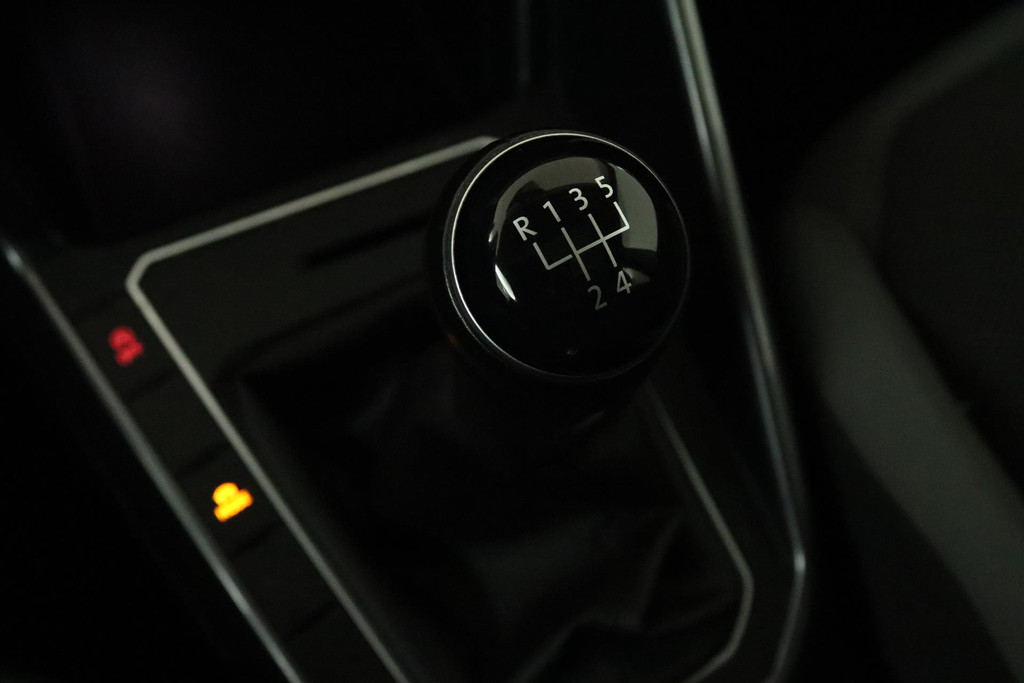 
Volkswagen Polo 1.0 TSI Highline (VIRTUAL, PANORAMADAK, ADAPTIVE, NAVIGATIE, CLIMATE CONTROL, XENON/LED, NL-AUTO, GOED ONDERHOUD) vol									