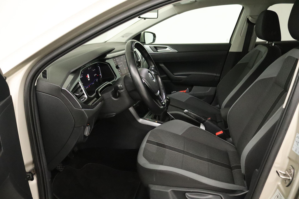 
Volkswagen Polo 1.0 TSI Highline (VIRTUAL, PANORAMADAK, ADAPTIVE, NAVIGATIE, CLIMATE CONTROL, XENON/LED, NL-AUTO, GOED ONDERHOUD) vol									