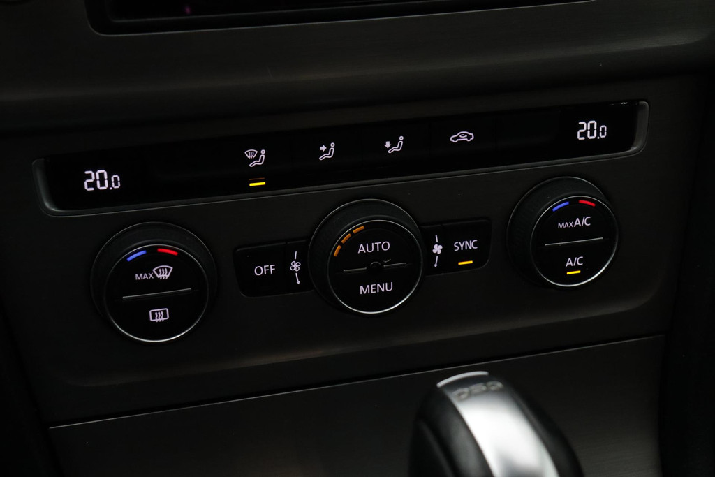 
Volkswagen GOLF Variant 1.0 TSI Comfortline Business(NL-auto,Navi, Parkeersensoren, Airco, Cruise Control, Etc) vol									