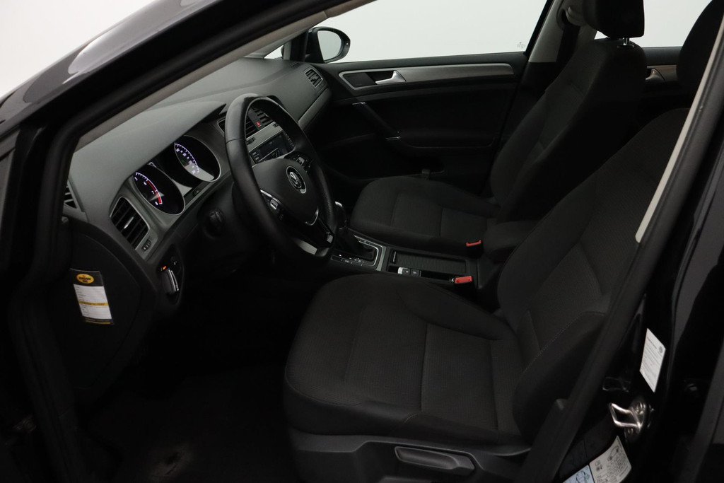 
Volkswagen GOLF Variant 1.0 TSI Comfortline Business(NL-auto,Navi, Parkeersensoren, Airco, Cruise Control, Etc) vol									
