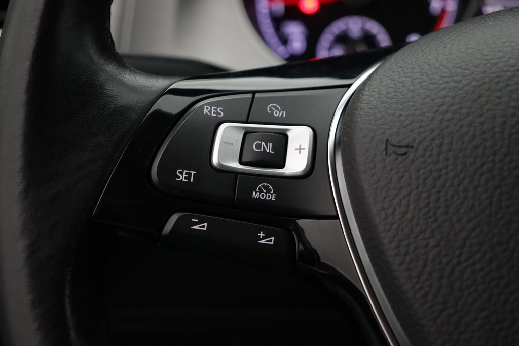 
Volkswagen GOLF Variant 1.0 TSI Comfortline Business(NL-auto,Navi, Parkeersensoren, Airco, Cruise Control, Etc) vol									