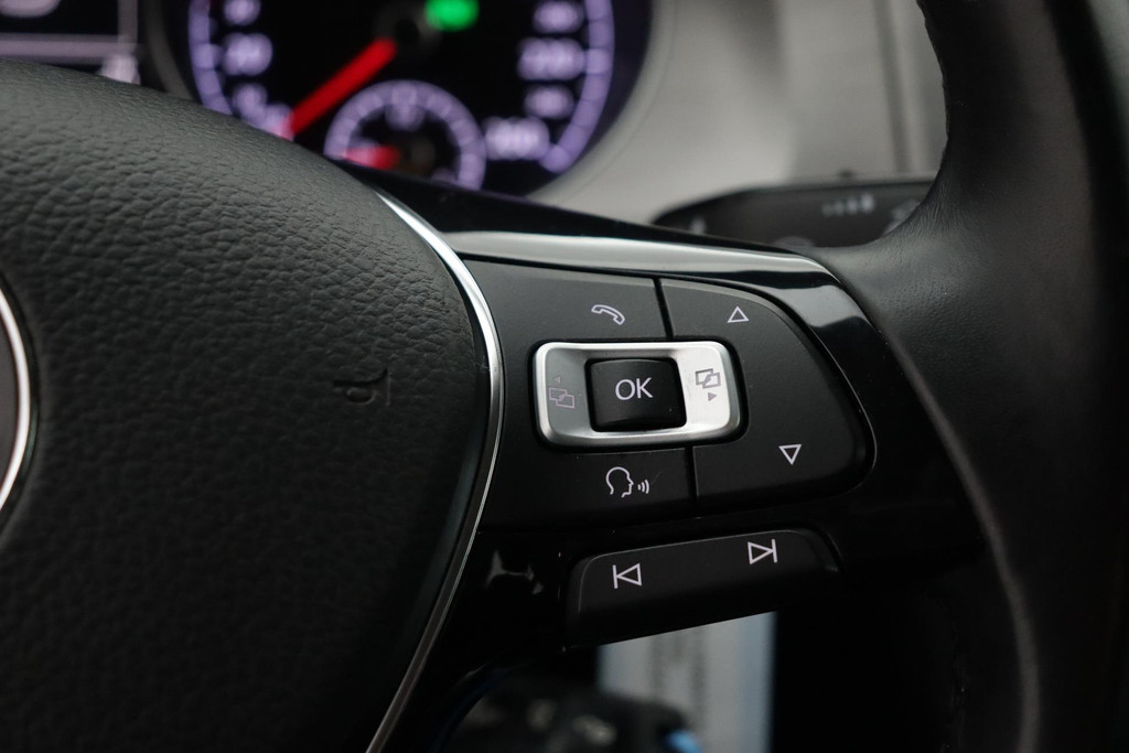 
Volkswagen GOLF Variant 1.0 TSI Comfortline Business(NL-auto,Navi, Parkeersensoren, Airco, Cruise Control, Etc) vol									