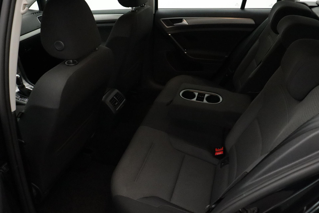 
Volkswagen GOLF Variant 1.0 TSI Comfortline Business(NL-auto,Navi, Parkeersensoren, Airco, Cruise Control, Etc) vol									