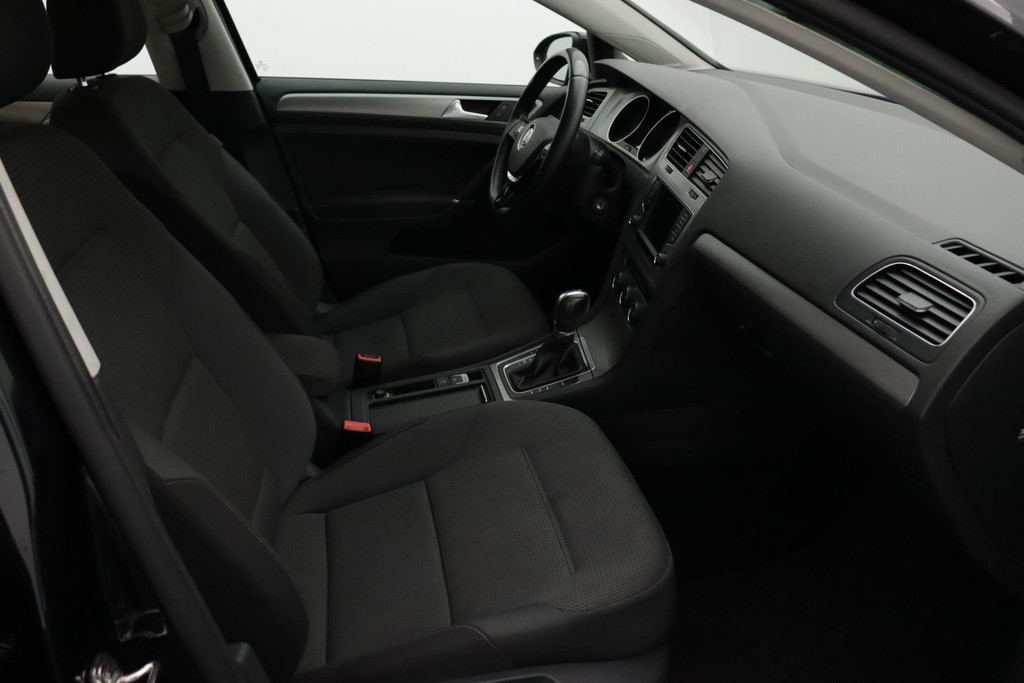 
Volkswagen GOLF Variant 1.0 TSI Comfortline Business(NL-auto,Navi, Parkeersensoren, Airco, Cruise Control, Etc) vol									