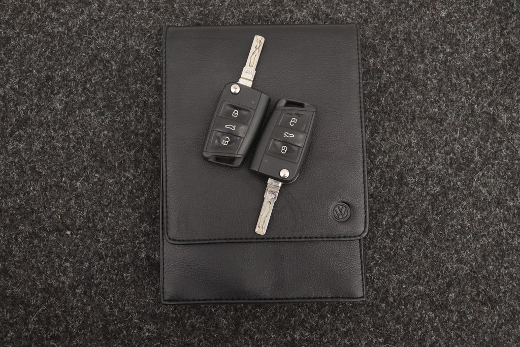 
Volkswagen GOLF Variant 1.0 TSI Comfortline Business(NL-auto,Navi, Parkeersensoren, Airco, Cruise Control, Etc) vol									