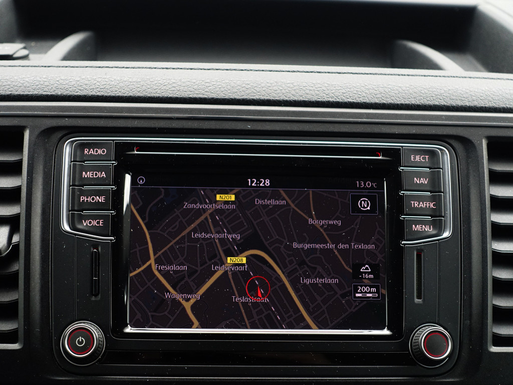 
Volkswagen Transporter 2.0 TDI 180pk L2 R Line Aut- Dubbele Cabine, 6 Pers, Park Assist, Navi, Cruise, Clima, Sidebars vol									