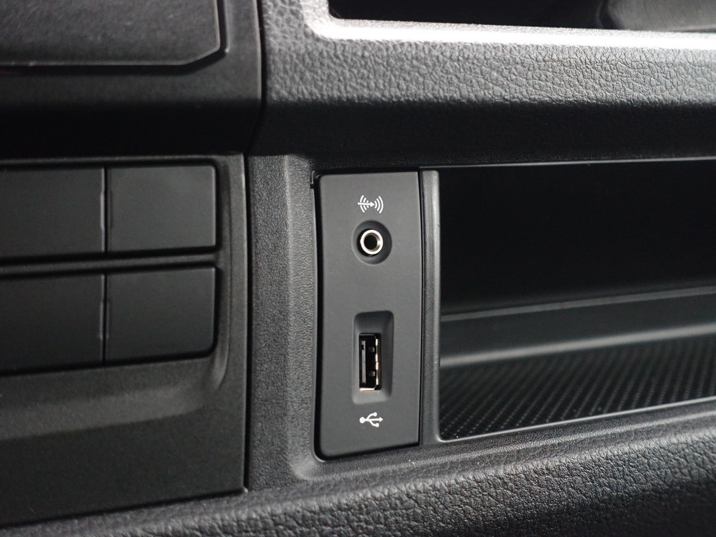 
Volkswagen Transporter 2.0 TDI 180pk L2 R Line Aut- Dubbele Cabine, 6 Pers, Park Assist, Navi, Cruise, Clima, Sidebars vol									