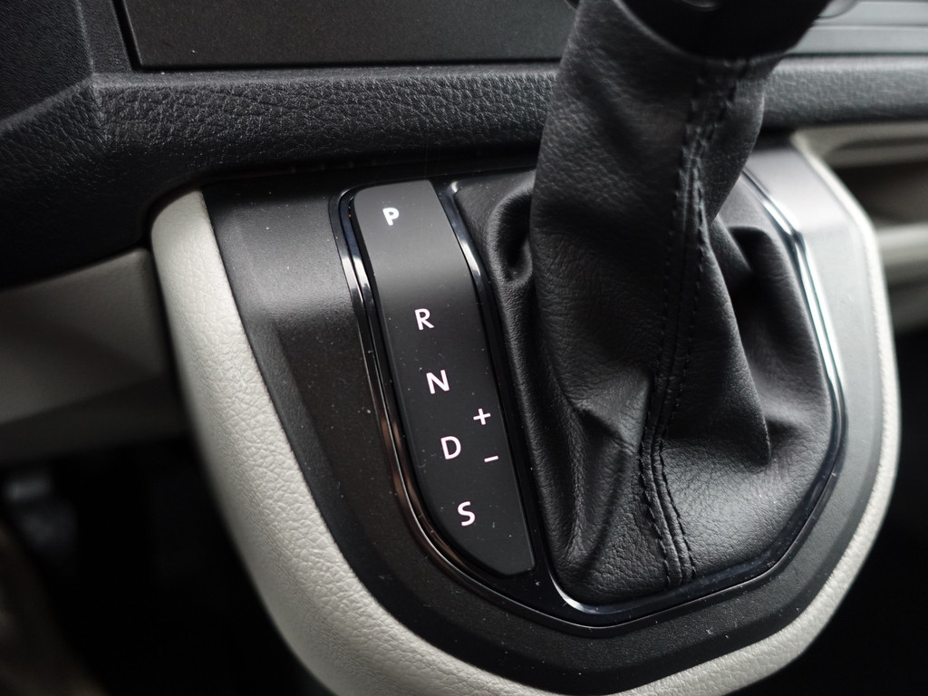 
Volkswagen Transporter 2.0 TDI 180pk L2 R Line Aut- Dubbele Cabine, 6 Pers, Park Assist, Navi, Cruise, Clima, Sidebars vol									