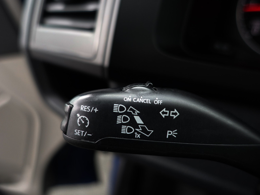 
Volkswagen Transporter 2.0 TDI 180pk L2 R Line Aut- Dubbele Cabine, 6 Pers, Park Assist, Navi, Cruise, Clima, Sidebars vol									