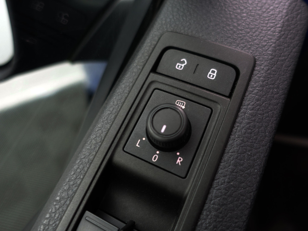 
Volkswagen Transporter 2.0 TDI 180pk L2 R Line Aut- Dubbele Cabine, 6 Pers, Park Assist, Navi, Cruise, Clima, Sidebars vol									