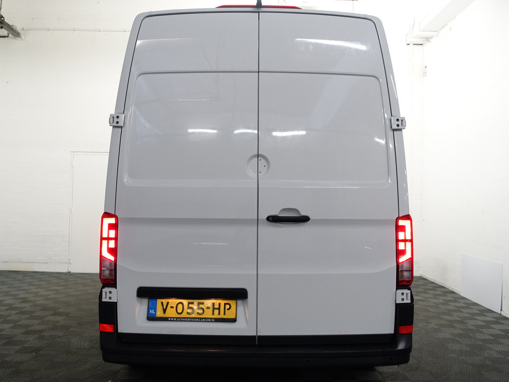 
Volkswagen Crafter 35 2.0 TDI Euro 6 L2H2 Highline 2x Schuifdeur, Navi, Camera, Ergocomfort vol									