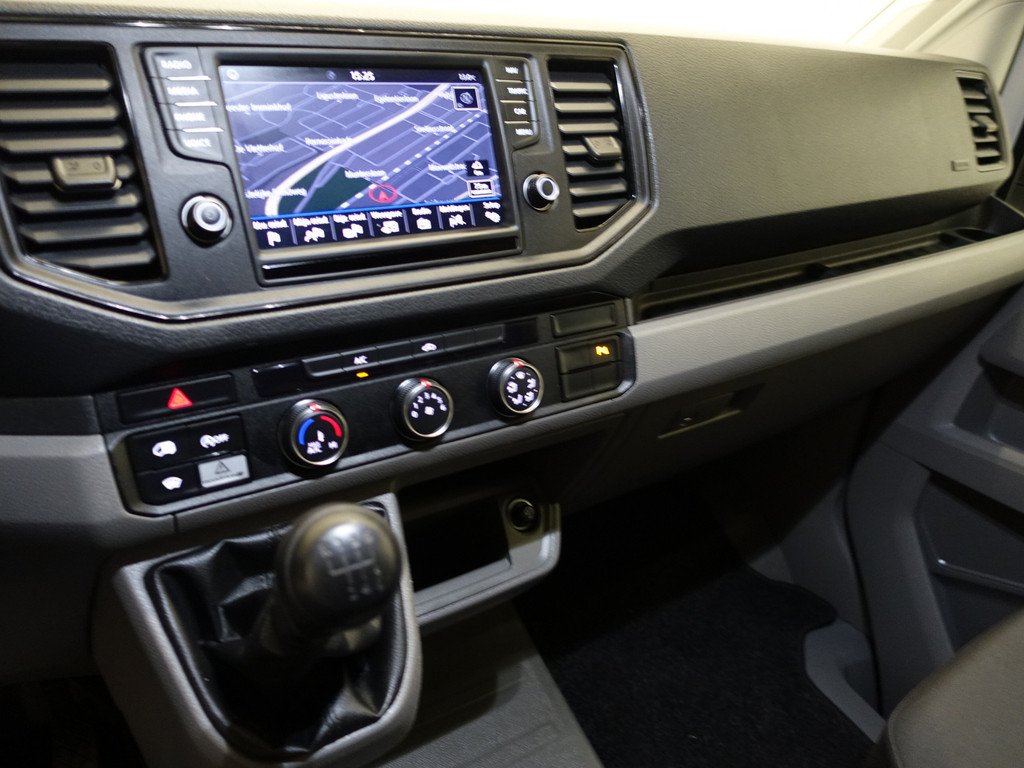 
Volkswagen Crafter 35 2.0 TDI Euro 6 L2H2 Highline 2x Schuifdeur, Navi, Camera, Ergocomfort vol									